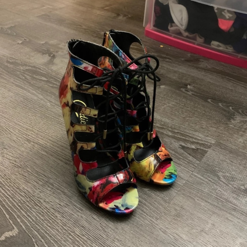 Candie’s high heel shoes size 6
